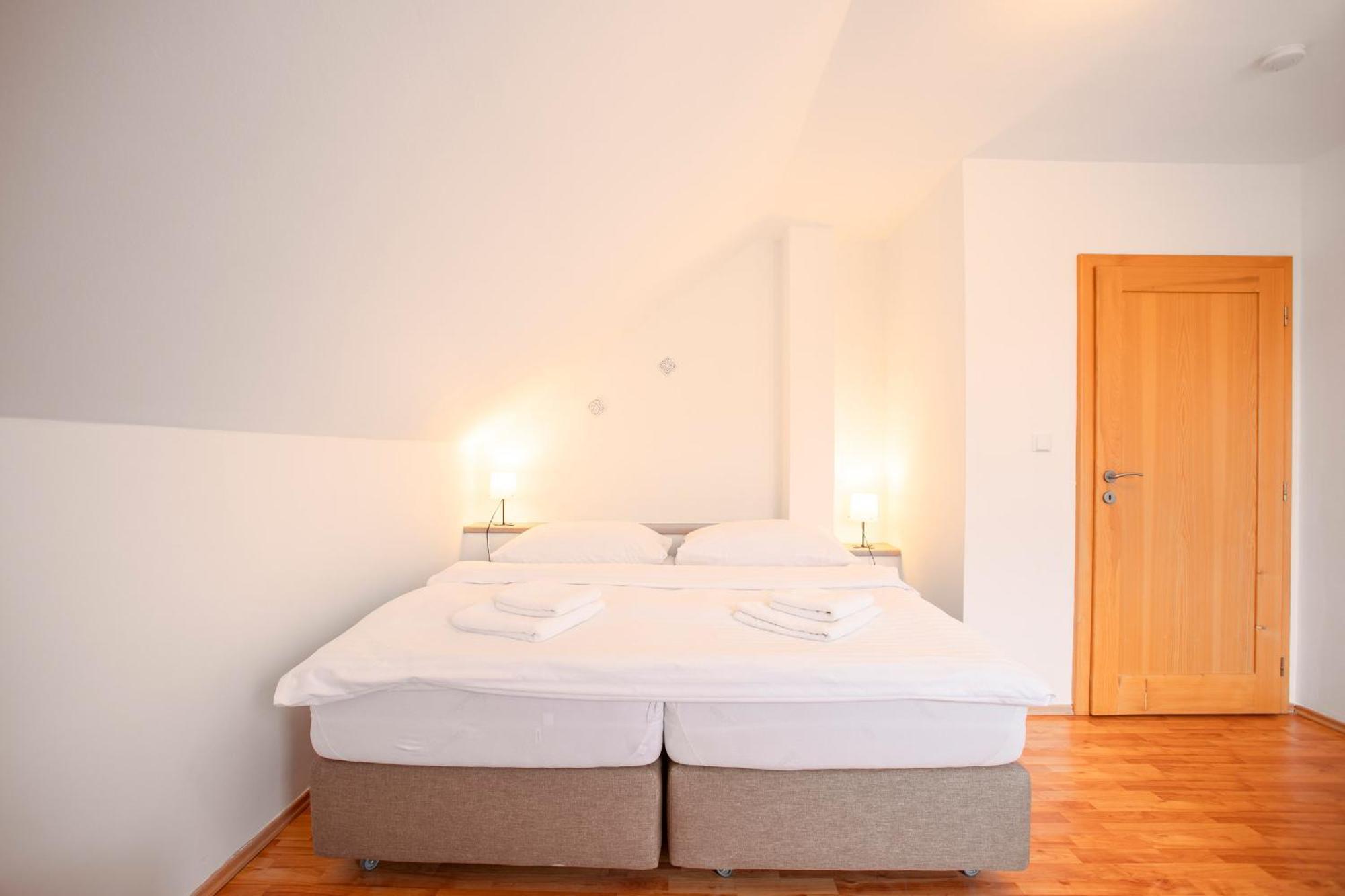 Amenity Apartmany แปร์นา ภายนอก รูปภาพ